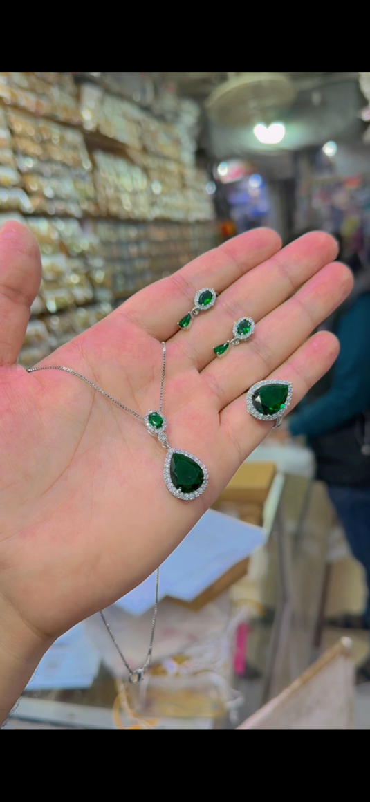 One Carrat Locket set +
Ring π
(Ls134)