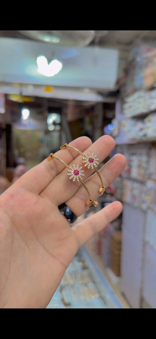 Gold plated pair of handcuff(bs175)