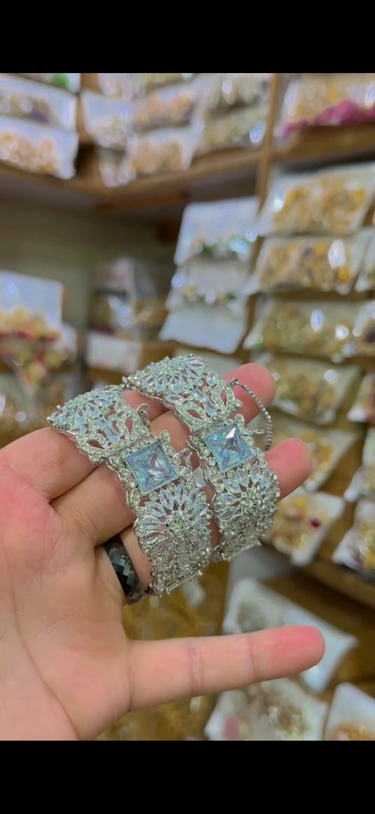 Zircone Openable Bangles(bg202)