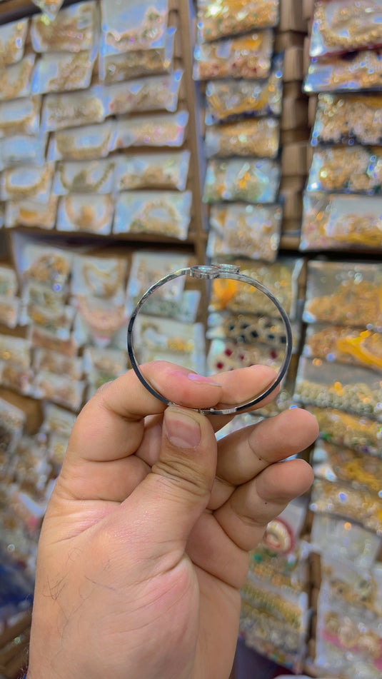 Hand Cuff (Bs23)