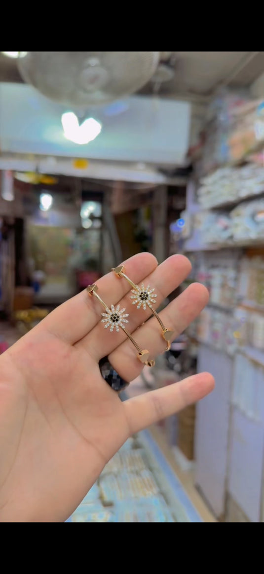 Gold plated pair of handcuff(bs175)